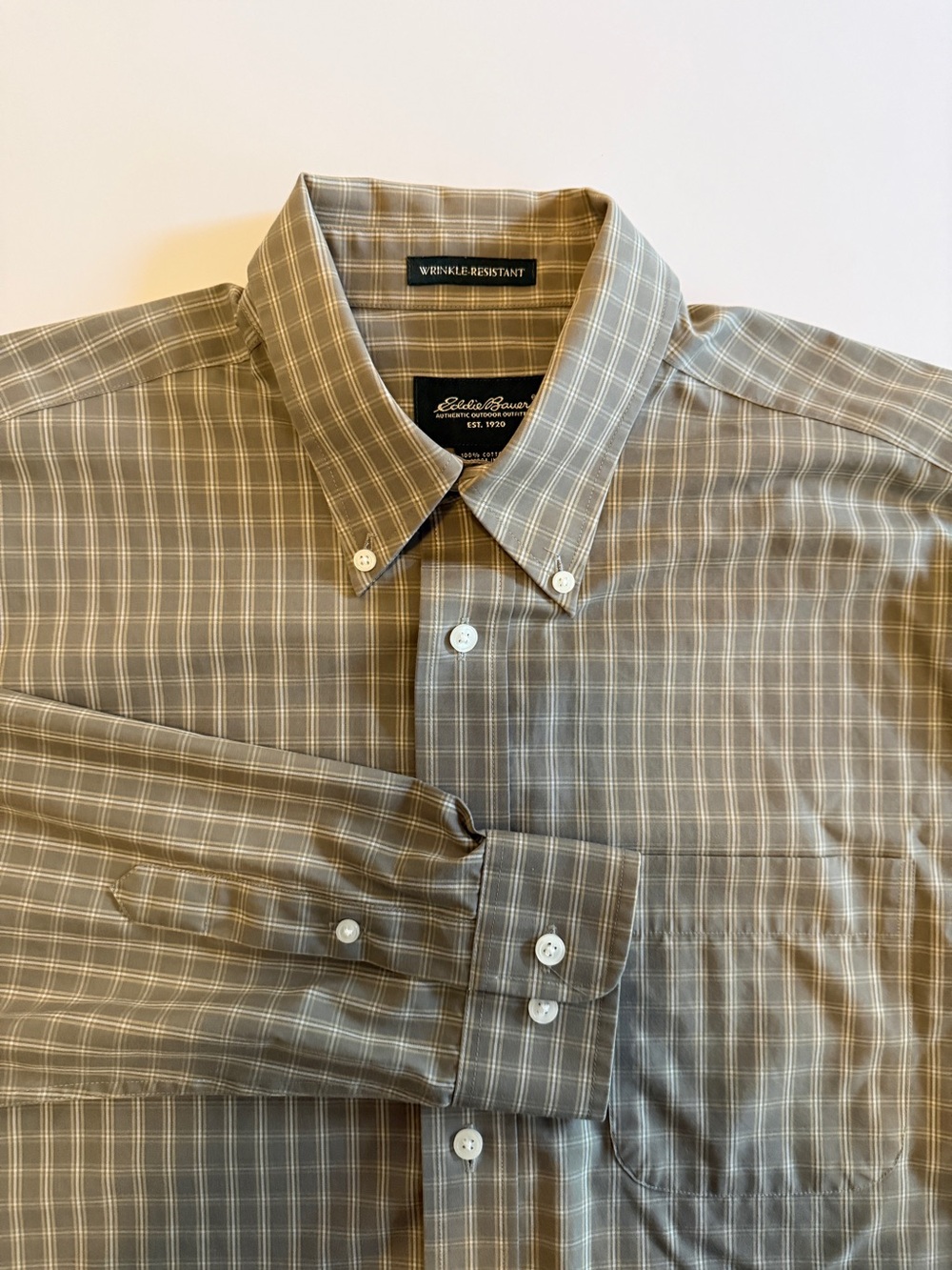 Eddie Bauer Wrinkle-Resistant Button-Down Shirt – Men’s Medium – 100% Cotton